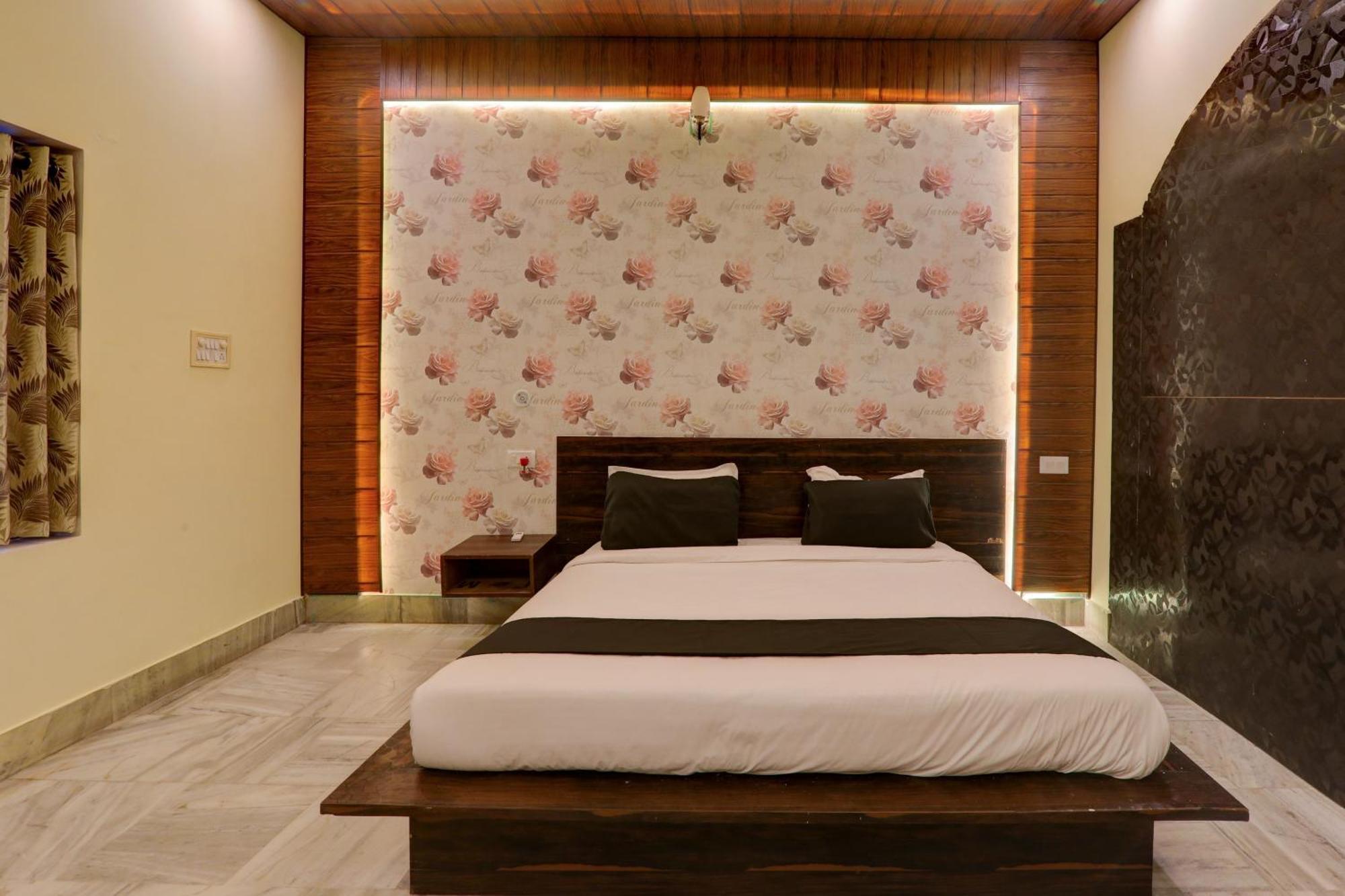 Hotel O Flagship Adbhut Moment Hotel Varanasi Exterior photo